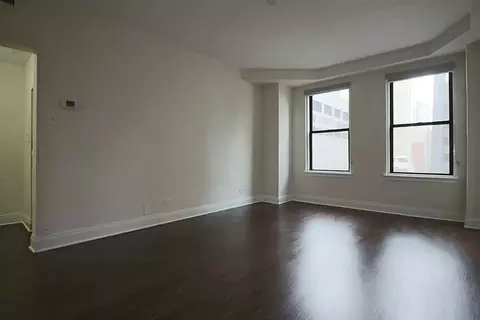 200 E Chestnut St, Chicago, IL 60611