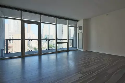 805 N La Salle Dr, Chicago, IL 60610