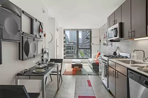 165 W Superior St, Chicago, IL 60654