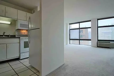 65 E Scott St, Chicago, IL 60610