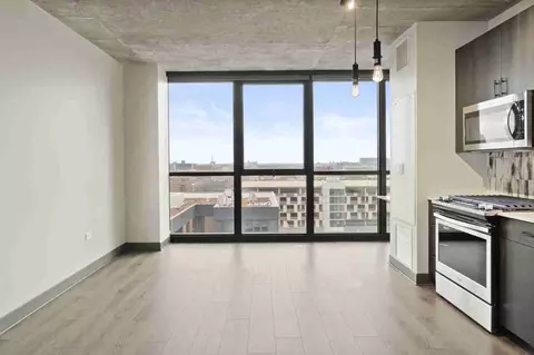 180 N Ada St, Chicago, IL 60607