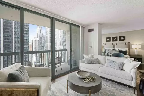 1 W Superior St, Chicago, IL 60654