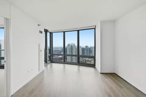 360 W Hubbard St #1-1, Chicago, IL 60654
