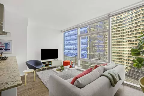 220 E Illinois St, Chicago, IL 60611