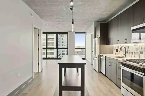 180 N Ada St, Chicago, IL 60607