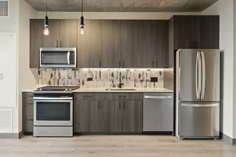 180 N Ada St, Chicago, IL 60607
