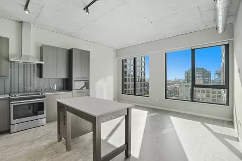 939 W Washington Blvd, Chicago, IL 60607