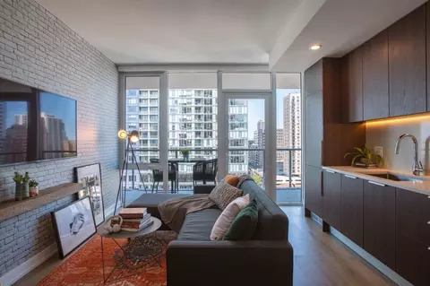 202 W Hill St, Chicago, IL 60610