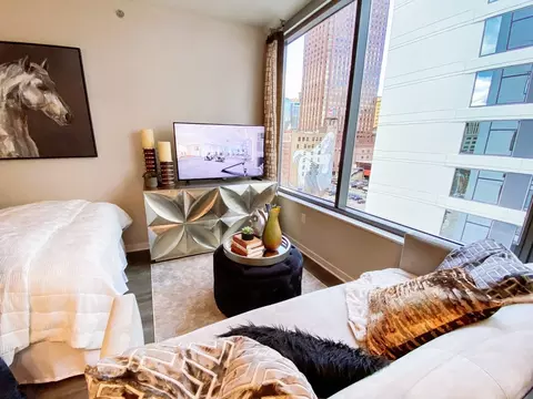221 W Harrison St, Chicago, IL 60607