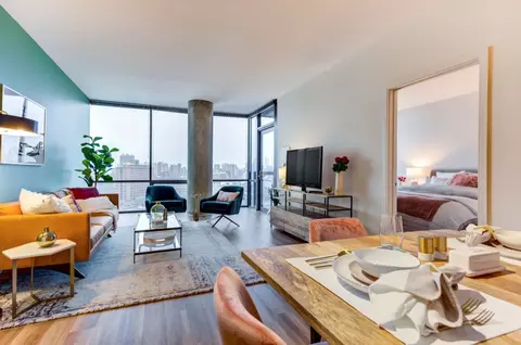 840 W Blackhawk St #2-2, Chicago, IL 60642
