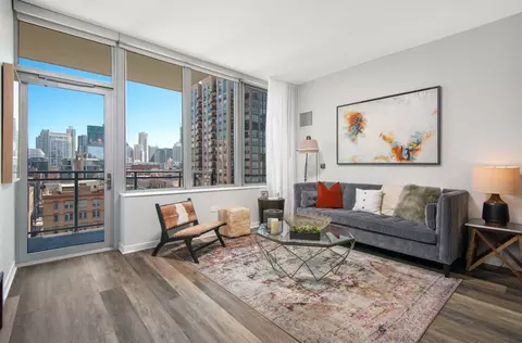 469 W Huron St #2-2, Chicago, IL 60654