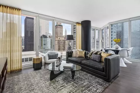 25 W Randolph St #2-2, Chicago, IL 60601