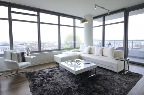 347 W Chestnut St #2-2, Chicago, IL 60610