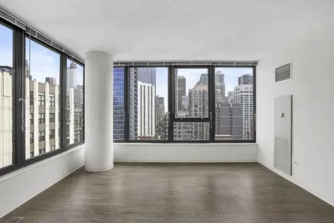 165 W Superior St #2-2, Chicago, IL 60654