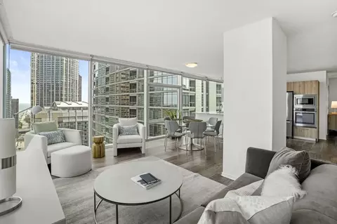 220 E Illinois St #2-2, Chicago, IL 60611