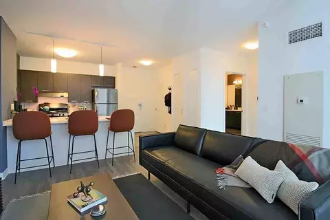 637 N Wells St #2-1, Chicago, IL 60654