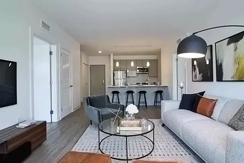 808 W Van Buren St #2-2, Chicago, IL 60607