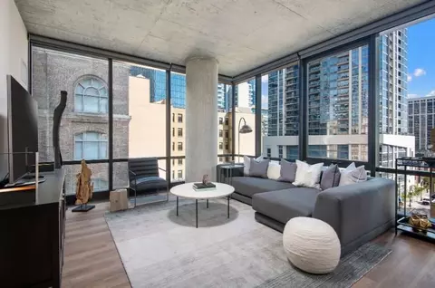 51 E 14th St #2-2, Chicago, IL 60605