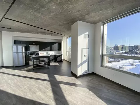 3218 N Clark St #2-2, Chicago, IL 60657