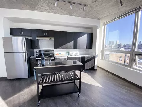 3218 N Clark St #2-2, Chicago, IL 60657