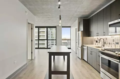 180 N Ada St #2-2, Chicago, IL 60607