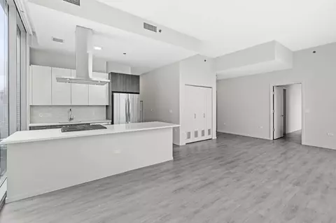 8 E Huron St #2-2, Chicago, IL 60611