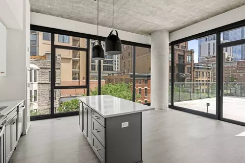 169 W Huron St #2-2, Chicago, IL 60654