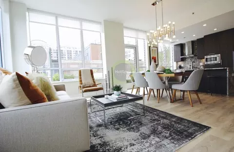 750 N Hudson Ave #2-2DEN, Chicago, IL 60654
