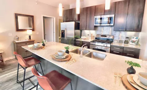 469 W Huron St #3-2, Chicago, IL 60654