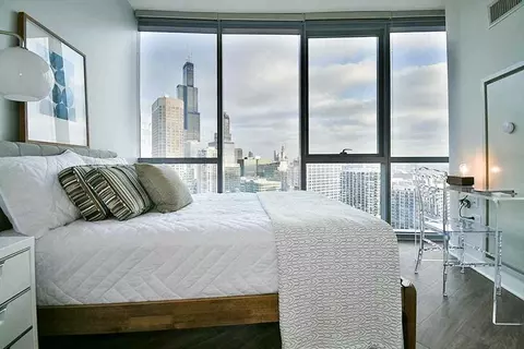 727 W Madison St #3-3, Chicago, IL 60661