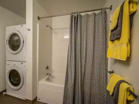 1650 NW 13th Ave, Portland, OR 97209