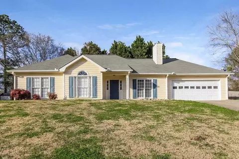 3935 Willowmeade Dr, Snellville, GA 30039