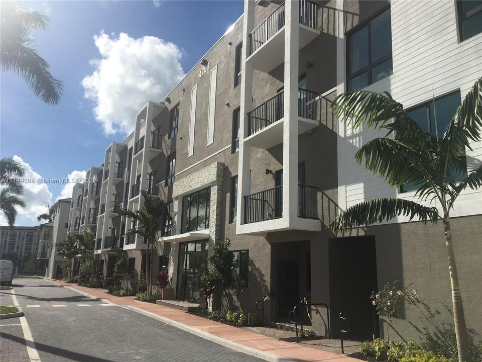 4700 NW 84th Ave 15, Doral, FL 33166