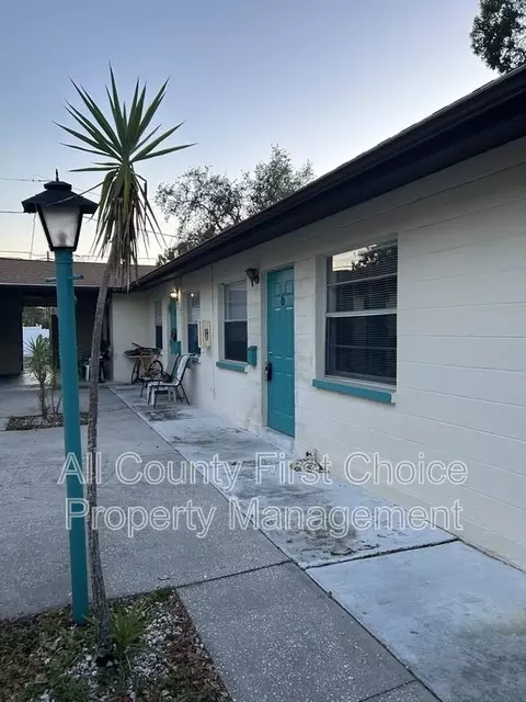 460 93rd Ave N #8, Saint Petersburg, FL 33702