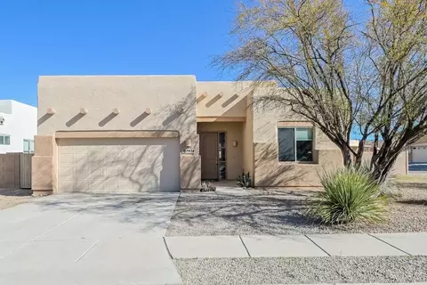 7938 W Hawk Eagle Ct, Valencia West, AZ 85757
