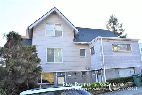 311 NE 40th St #b, Seattle, WA 98105