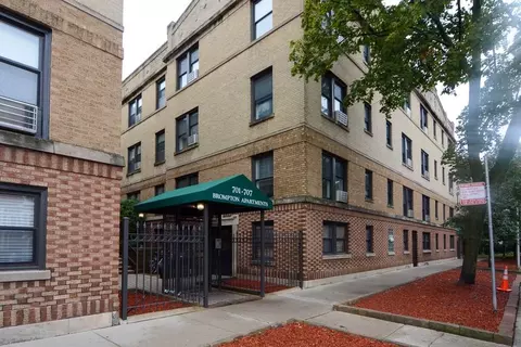 707 W Brompton Ave #36, Chicago, IL 60657