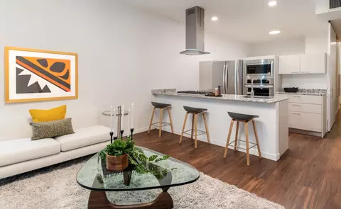 3478 N Broadway St #2-2, Chicago, IL 60657
