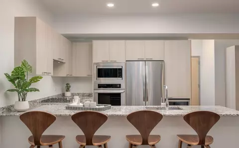 3478 N Broadway St #3-2, Chicago, IL 60657