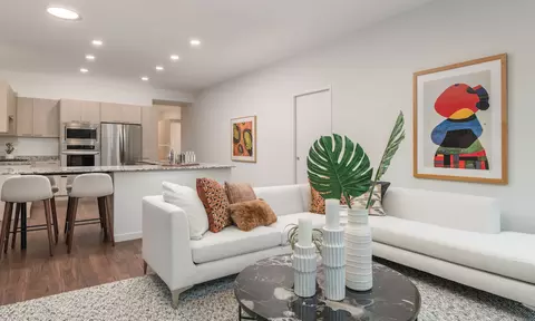 3478 N Broadway St #3-2, Chicago, IL 60657