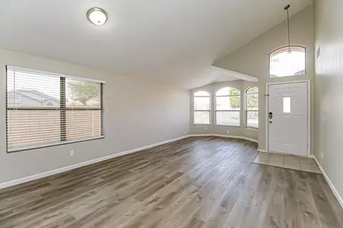 477 E Devon Dr, Gilbert, AZ 85296 photo 3