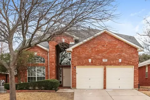 6733 Day Dr, Fort Worth, TX 76132