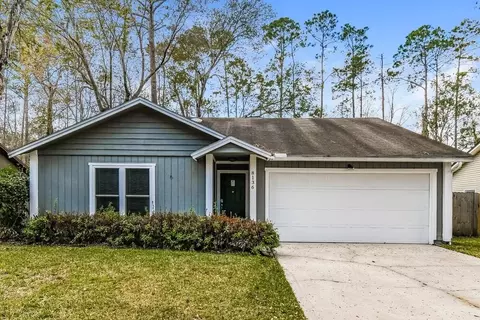 8136 Honeysuckle Ln, Jacksonville, FL 32244