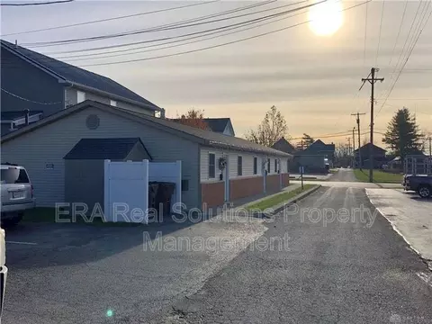 216 W Temple St, Washington Court House, OH 43160