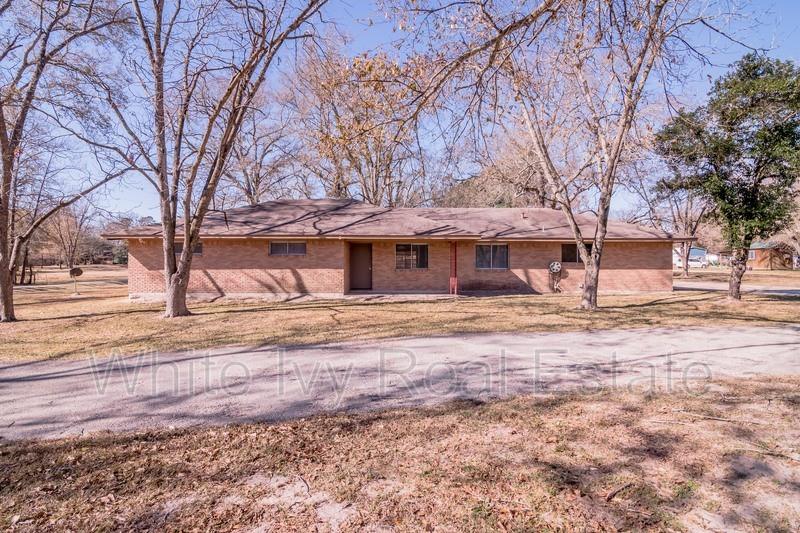 365 Fm 247, Huntsville, TX 77320 40 Photos MLS 48470271 Movoto