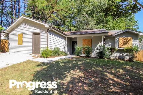 599 Maple Dr, Stone Mountain, GA 30083