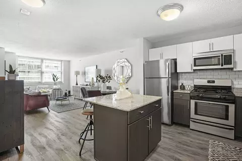 180 N Jefferson St, Chicago, IL 60661