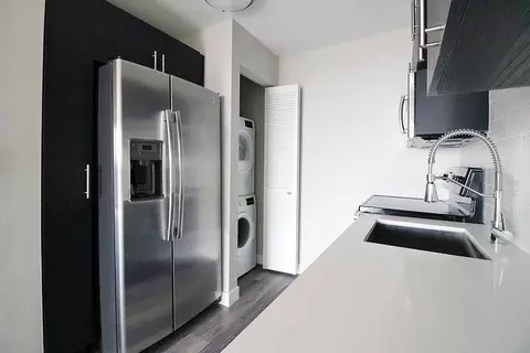 1 E Delaware Pl, Chicago, IL 60611