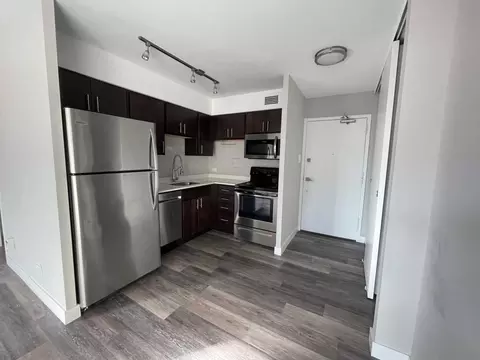 5600 N Sheridan Rd, Chicago, IL 60660