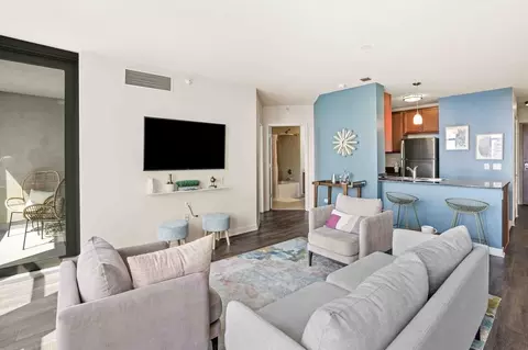 555 W Kinzie St #1-1, Chicago, IL 60654